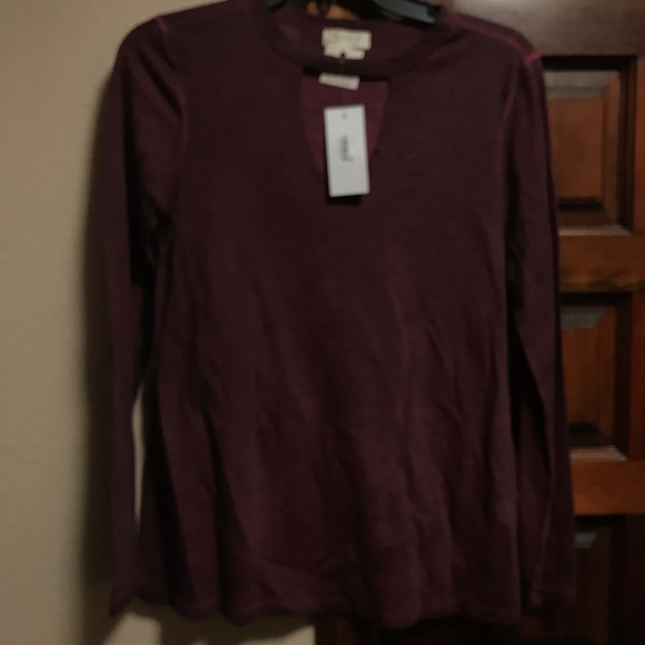 NEW!! Cute Long-Sleeve Top - Picture 2 of 4